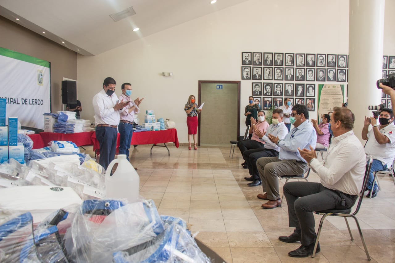 04 EL ALCALDE HOMERO MART+ìNEZ Y EL DIPUTADO ESTEBAN VILLEGAS EN