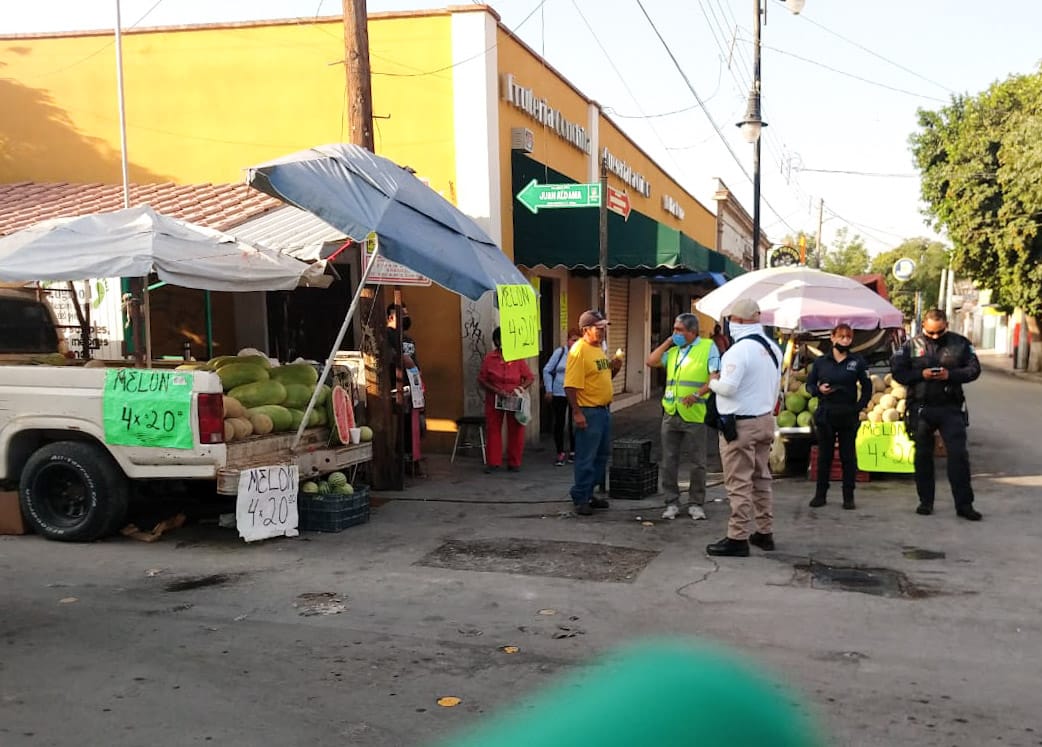02MELONEROS SON RETIRADOS DEL MERCADO DONATO GUERRA-220520