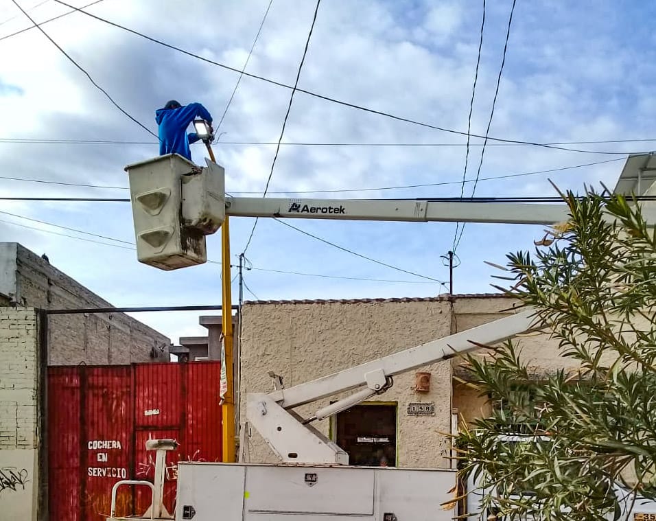 01-CAMBIAR+üN L+üMPARAS DE VAPOR DE SODIO POR LUZ LED EN LERDO-120620