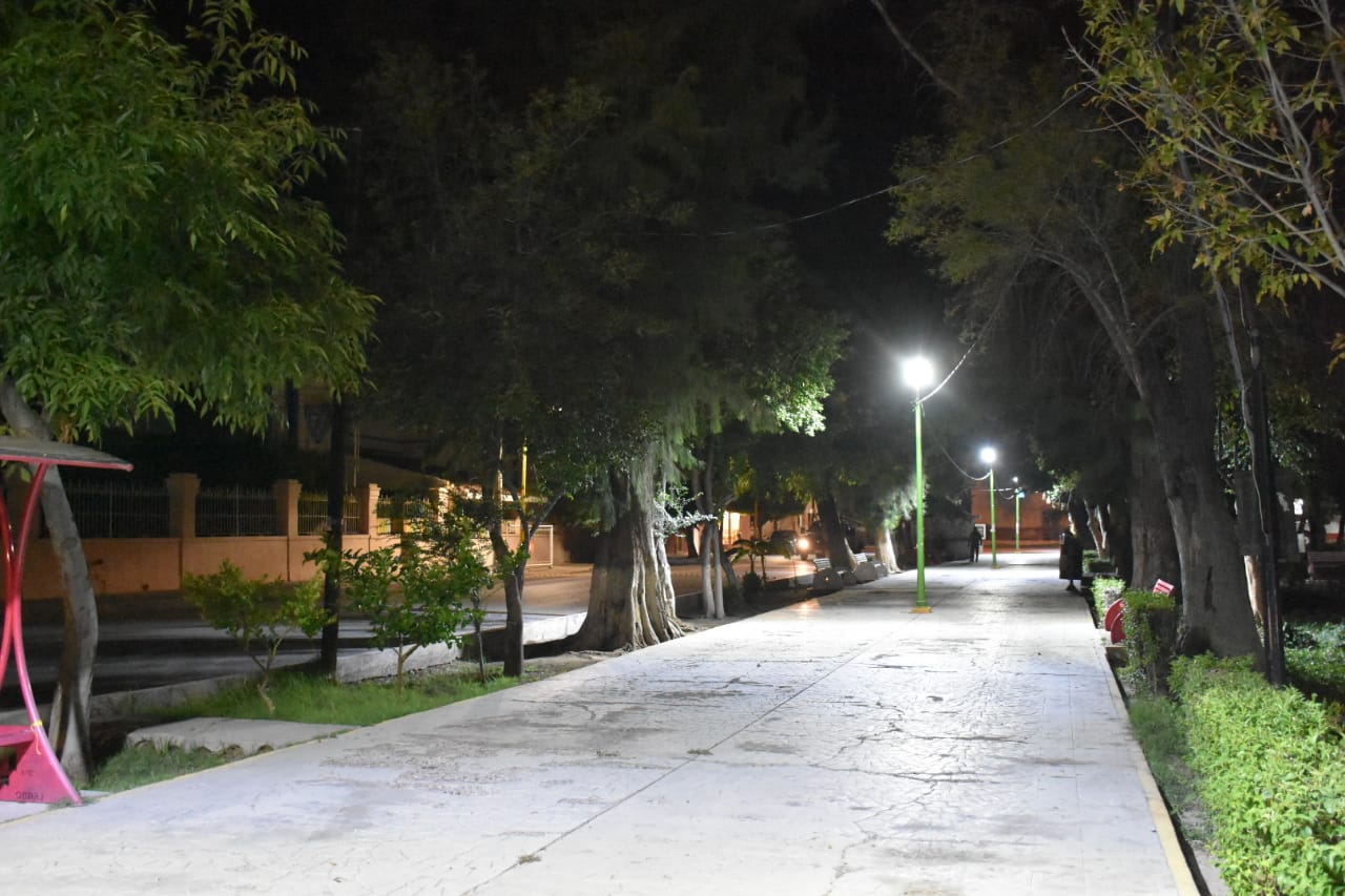01-PLAZUELA BENITO JU+üREZ CUENTA CON ILUMINACI+ôN AL 100%-050820